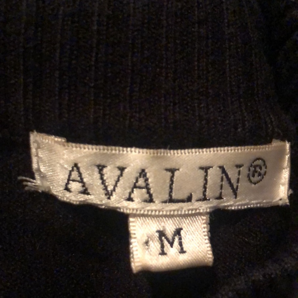 Vintage beautiful zip up sweater embellished with beautiful flowers.  size M. - Picture 4 of 10